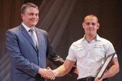 Глава ЛНР вручил госнаграды отличившимся медицинским работникам