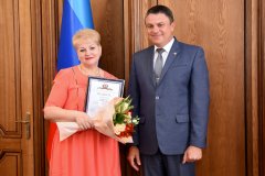 Глава ЛНР наградил профсоюзных активистов