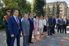 Участники Форума граждан России почтили память российских добровольцев
