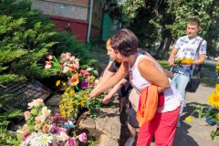 В Луганске отдали дань памяти погибшим в результате артобстрела в 2014 году