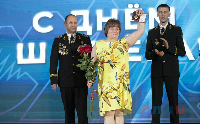Глава ЛНР наградил и присвоил почетные звания отличившимся шахтерам Республики