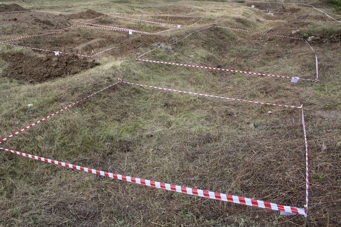 Спецгруппа нашла останки еще 15 жертв агрессии ВСУ в захоронении в Первомайске