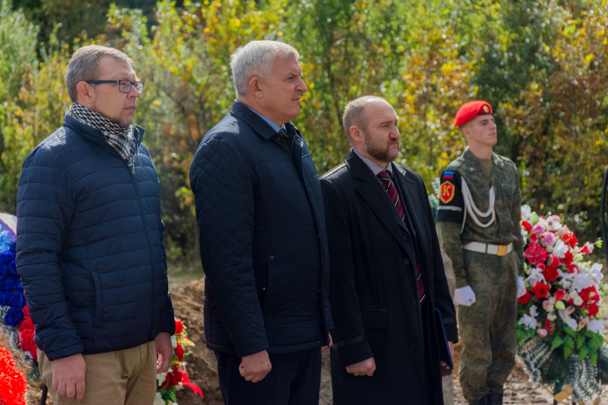 Церемония перезахоронения останков 36 жертв ВСУ состоялась в Краснодоне