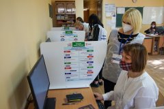 Тренировку дистанционного электронного голосования на выборах в Госдуму РФ в инфоцентрах посетили почти 9 тысяч жителей ЛНР