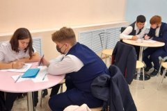 В луганской библиотеке провели интеллектуальную игру «Собирал человек слова»
