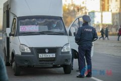 Сотрудники СЭС и МВД проверили соблюдение масочного режима в луганских маршрутках