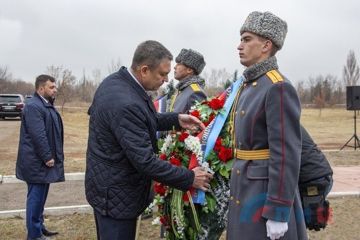 Главы ЛНР и ДНР почтили память жертв украинской агрессии в Донбассе