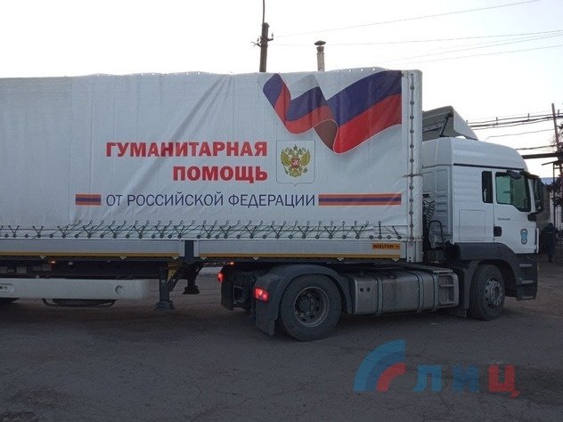 Разгрузка автомобилей очередного гумконвоя МЧС РФ началась на складах в Луганске