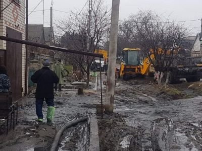 В Херсоне мерзнут, тонут в нечистотах, страдают от взяток и поливают чаем депутатов