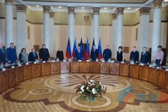 Главы ЛНР и ДНР участвуют в круглом столе, посвященном поиску без вести пропавших
