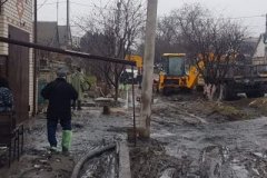 В Херсоне мерзнут, тонут в нечистотах, страдают от взяток и поливают чаем депутатов