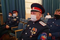 Партбилеты "Единой России" являются инструментами борьбы за счастье жителей ЛНР – казак