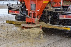 Почти 30 улиц в Луганске обработали песчано-соляной смесью