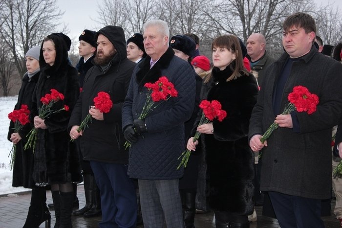 Власти и жители Краснодона почтили память молодогвардейцев в 79-ю годовщину их казни