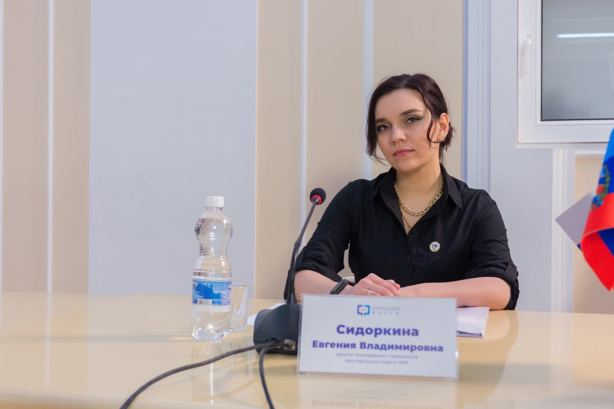 Герои антифашистской подпольной организации "Молодая гвардия" стали примером для жителей Донбасса в 2014 году - депутат Молодежного парламента (МП) ЛНР Евгения Сидоркина