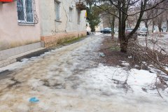 В Луганске - гололед, жители столицы ЛНР жалуются на бездействие коммунальщиков