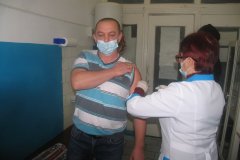 Надо прививаться, чтобы не заразиться и не заразить