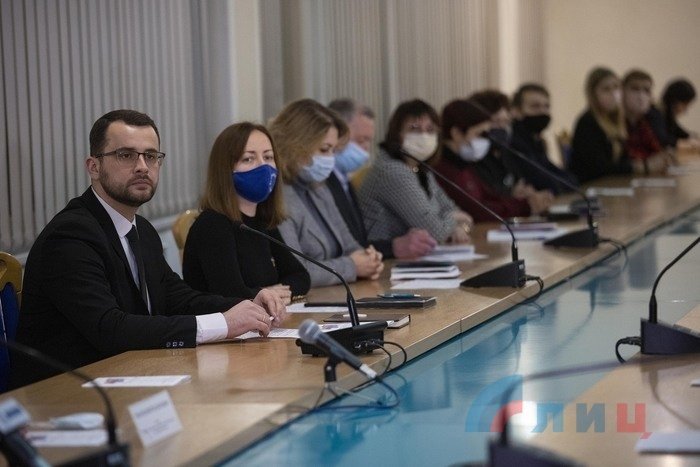 Представители ЛНР, ДНР, РФ и Сербии выступили на форуме, посвященном "Молодой гвардии"