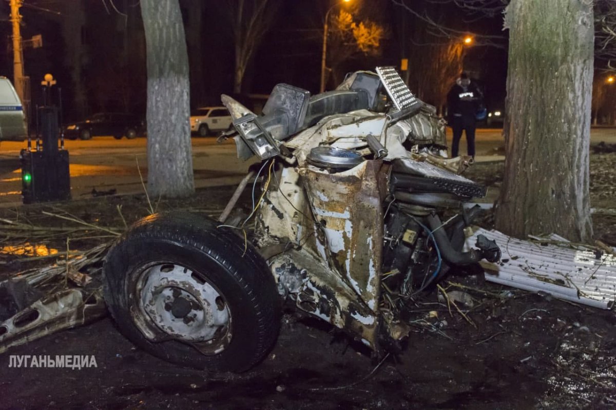 Во взорванной в центре Луганска машине находилось 10-15 кг взрывчатого вещества