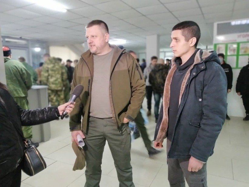 Председатель ОП ЛНР с сыном прибыл в Луганский военкомат в рамках мобилизации
