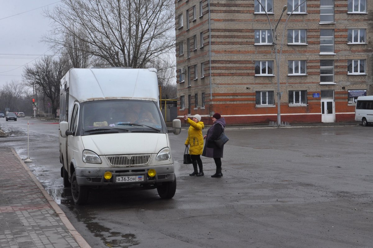 Из Свердловска и Краснодона эвакуированы автобусы с гражданами