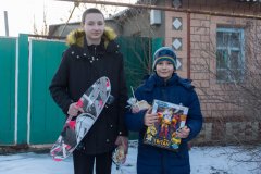 Сотрудники ГУП ЛНР «ГОСРЕКЛАМА» исполнили желания шести детей из Лутугинского района