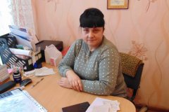 Те, кто постоянно взаимодействует с детьми, в первую очередь должен поставить защиту от COVID-19