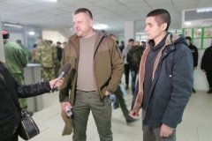 Председатель ОП ЛНР с сыном прибыл в Луганский военкомат в рамках мобилизации