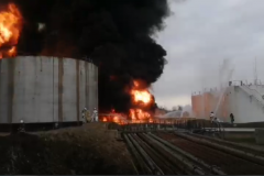 В Луганске в результате обстрела со стороны Украины горела нефтебаза