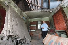 Семейная пара в Кировске едва уцелела при попадании в ее дом украинского снаряда