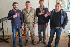 Врио главы Минтранса вручил медали "За заслуги" дорожникам, восстановившим мост у Счастья