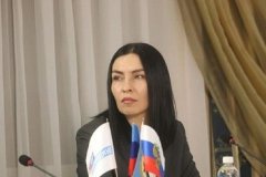 Бойцы националистических батальонов отбирают гуманитарную помощь у мирных жителей на подконтрольных им территориях Донбасса