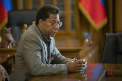 США вместо борьбы с COVID потратили деньги на поддержку неонацистов на Украине – политик
