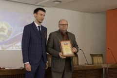 Ко Дню Республики Министерство топлива, энергетики и угольной промышленности ЛНР наградило лучших сотрудников ведомства
