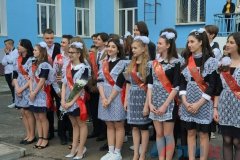 В школах Луганской Народной Республики проходит праздник Последнего звонка