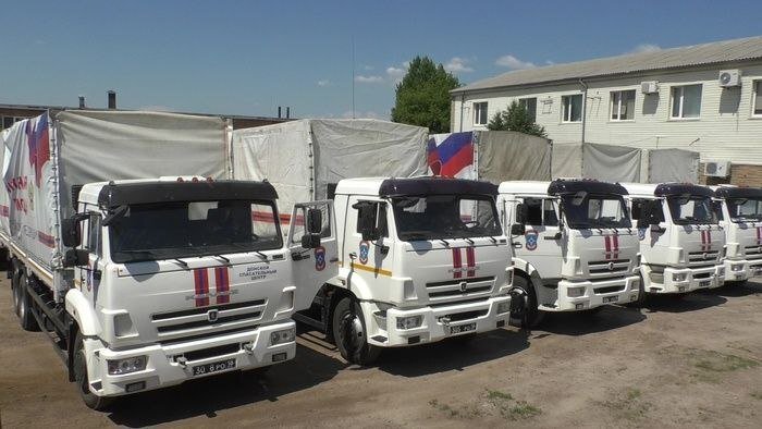 Автомобили очередного, 147-го, конвоя МЧС России доставили в Луганск в качестве гуманитарной помощи продукты питания и стройматериалы