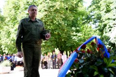 Глава ЛНР Леонид Пасечник почтил память жертв авиаудара Вооруженных сил Украины