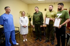 Глава ЛНР вручил российским медикам благодарности за помощь раненым защитникам Республики