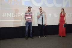 Режиссер и актер из РФ посетили в Луганске кинопоказ ко Дню России