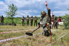 Специалисты Международного противоминного центра ВС РФ начали обучать саперов Республики