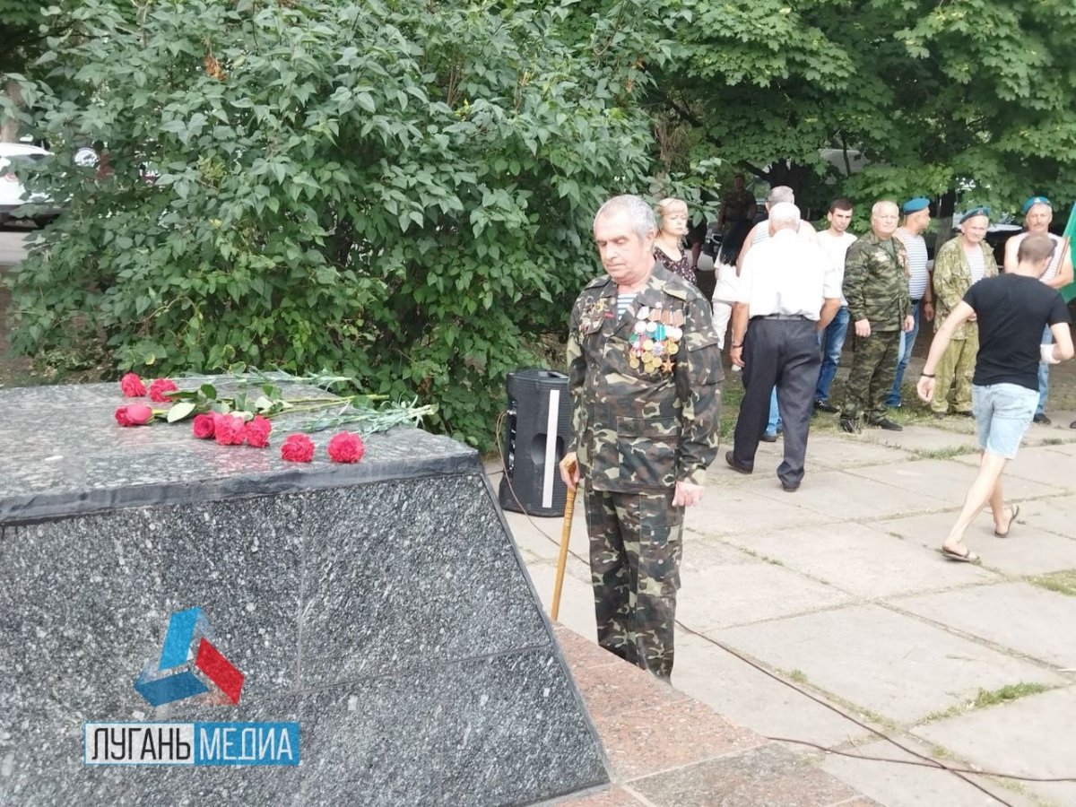 В Ровеньках чествовали воинов Воздушно-десантных войск