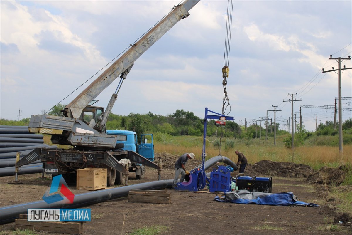 04 августа стартовали работы по капитальному ремонту аварийного участка магистрального водовода диаметром 500мм от повысительной насосной станции № 114 в г.  Артемовске до пгт. Байрачки.