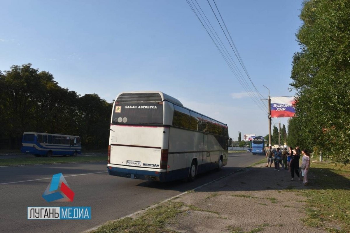 60 старшеклассников и пять сопровождающих на двух комфортабельных автобусах отправились в Уфу