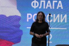 В честь Дня государственного флага Российской Федерации состоялась творческая встреча известных актеров российского кино с местными жителями пгт Новоайдар