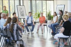 Артисты цирка братья Эдгард и Аскольд Запашные передали Луганскому государственному цирку музыкальное оборудование на сумму один миллион рублей