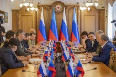 Глава ЛНР Леонид Пасечник провел встречу с представителями партии «Единая Россия»