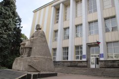 25 августа сотрудники ГУК ЛНР «Луганской Республиканской универсальной научной библиотеки им. М. Горького» получили более восьми тысяч томов от российского благотворительного фонда «Гуманитарный конвой «Быть добру».
