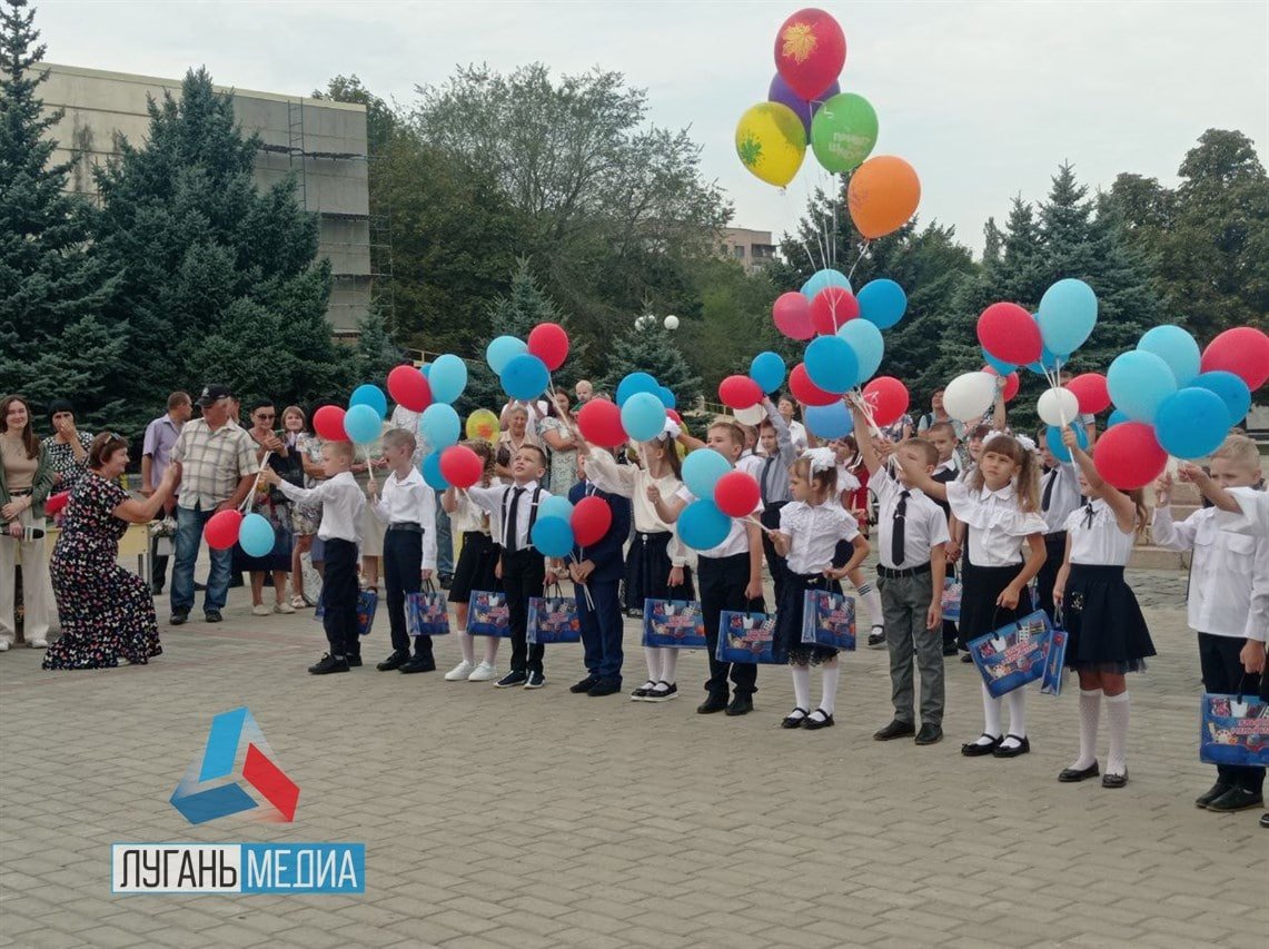 В школе №1 им. А.М. Горького прозвенел первый звонок!