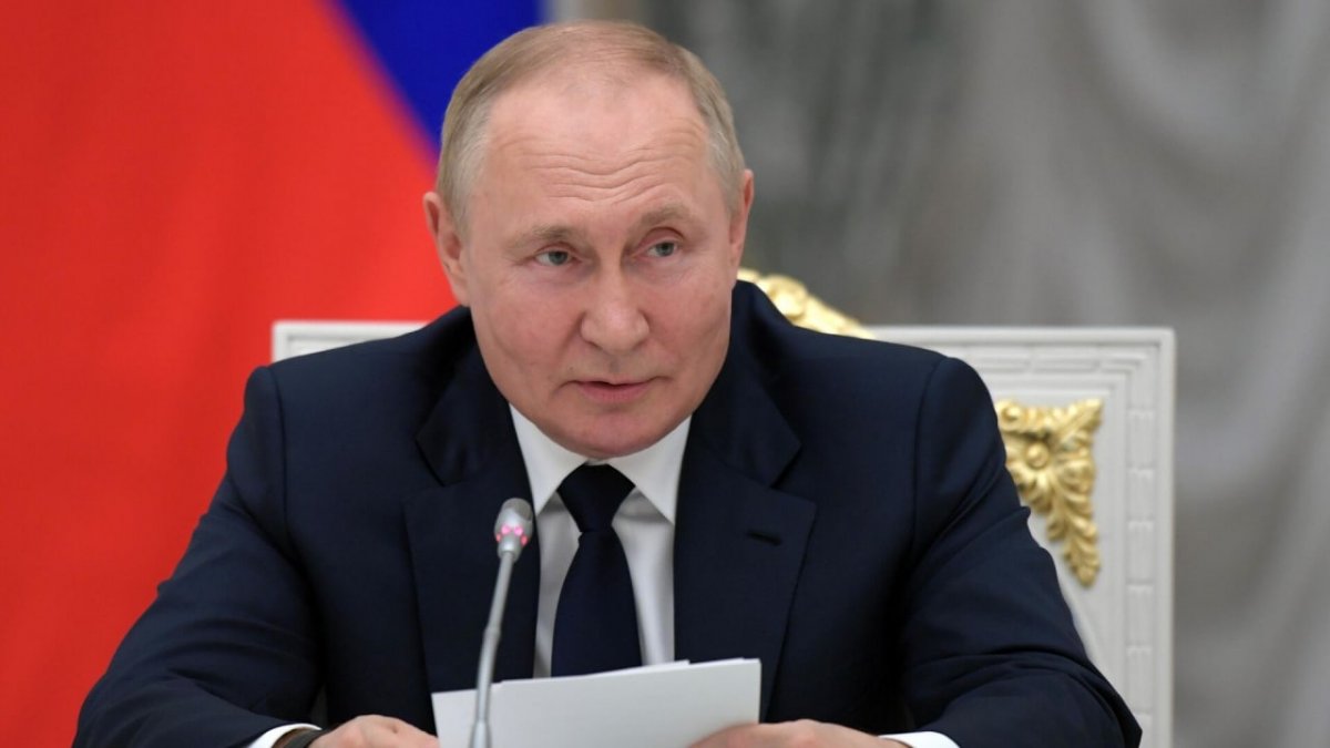 Путин в обращении заявил, что правовой статус добровольцев и бойцов ДНР и ЛНР должен быть приравнен к кадровым военным российской армии