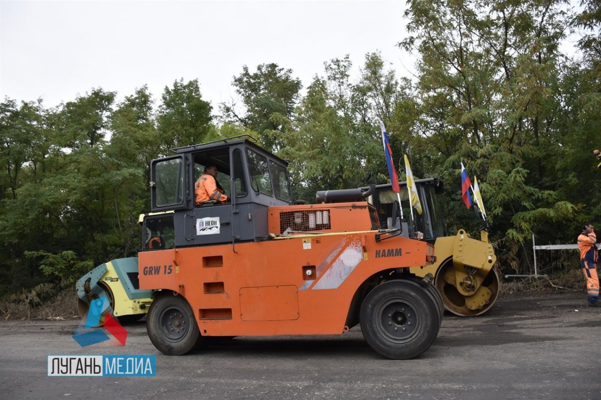 Дорожные бригады из Ставропольского края продолжают ремонтные работы на участке трассы М-03 республиканского значения от Антрацита до МАПП   «Должанский».